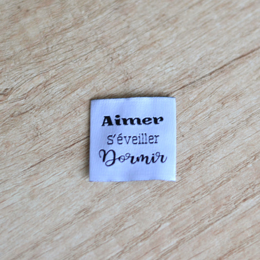 Étiquette à coudre bébé – Aimer, s’éveiller, dormir