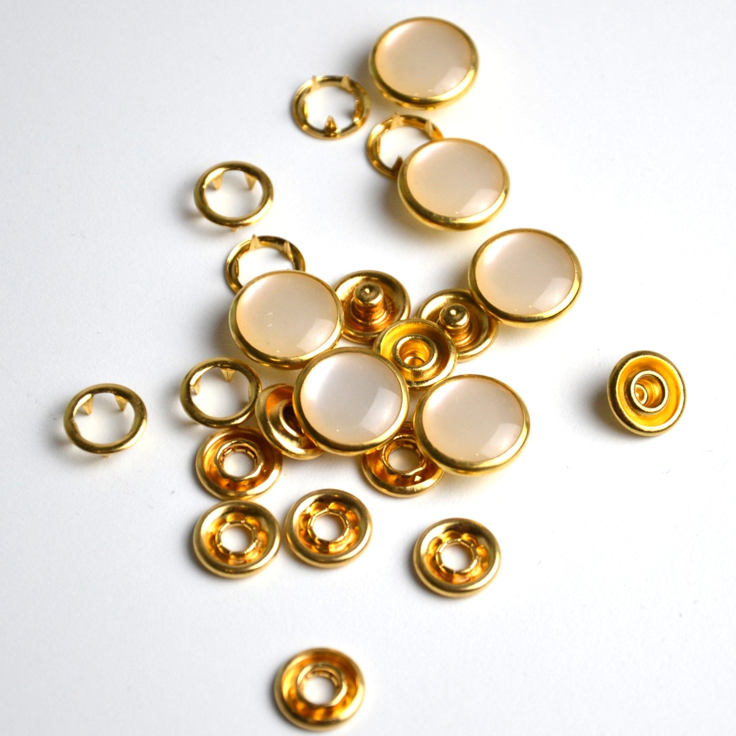 Boutons pressions métalliques/nacrés