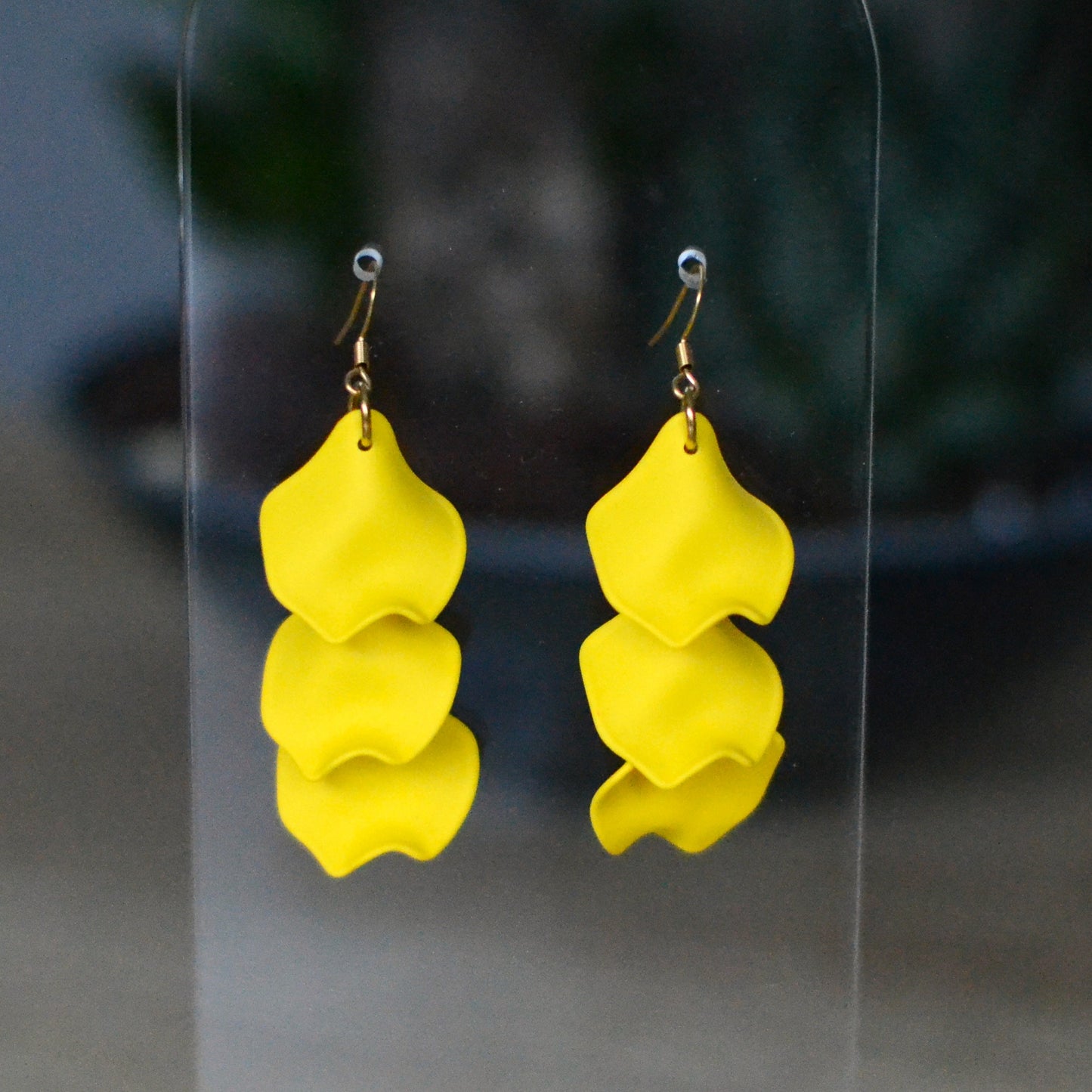 Boucles d'oreilles - Pétales chaine dorée