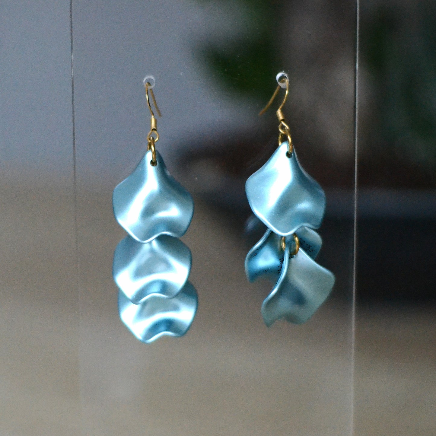 Boucles d'oreilles - Pétales chaine dorée