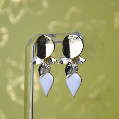 Boucles d’oreilles Blanc & Or – Élégance Florale
