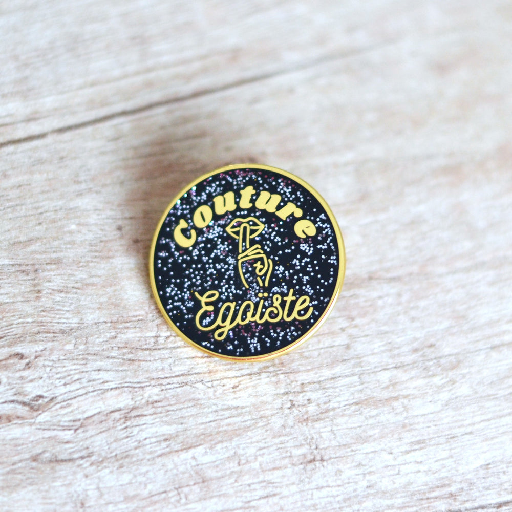 Pin’s émaillé – Couture Égoïste