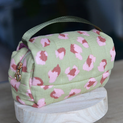 Kit couture trousse de toilette – tissu matelassé réversible « Ça Gèths – Beauté »