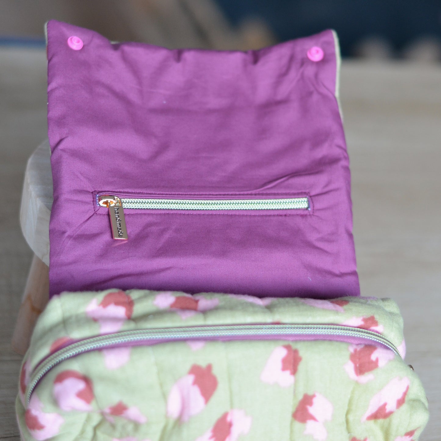 Kit couture trousse de toilette – tissu matelassé réversible « Ça Gèths – Beauté »