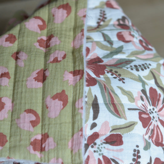 Kit couture trousse de toilette – tissu matelassé réversible « Ça Gèths – Beauté »