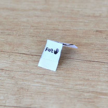 Étiquette tissée à coudre –  “Fait 🖐️” micro