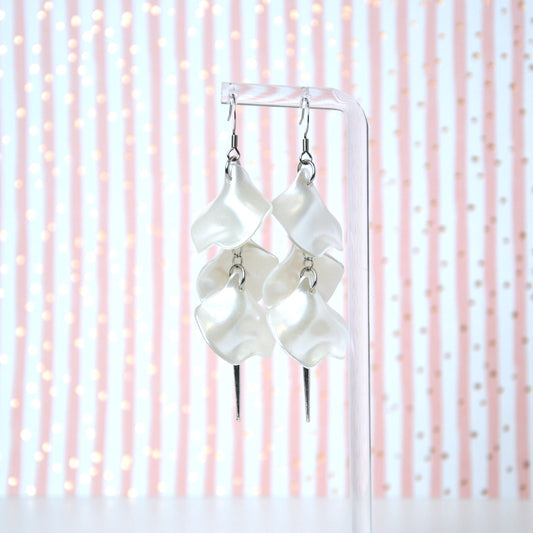 Boucles D'oreilles - Pétales d'aiguille - Blanc nacré