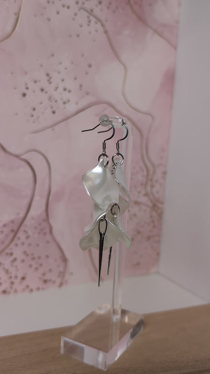 Boucles D'oreilles - Pétales d'aiguille - Blanc nacré